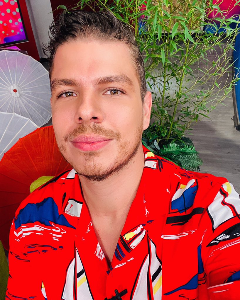 SebasResendiz's tweet image. ❤️❤️❤️❤️❤️❤️ #redismycolor 😎