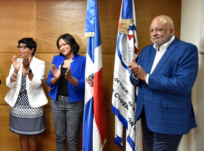 CRDMedia_'s tweet photo. |#CiudadaniaRDMedia|

Diulka Pérez es promovida a directora ejecutiva del Plan Estratégico Institucional del MINERD.

La periodista Diulka Pérez fue designada por el ministro de Educación, Roberto Fulcar, como directora ejecutiva del Plan Estraté.

#Macarrulla #MESCYT #CandyFlow https://t.co/yX3BYO1x3r