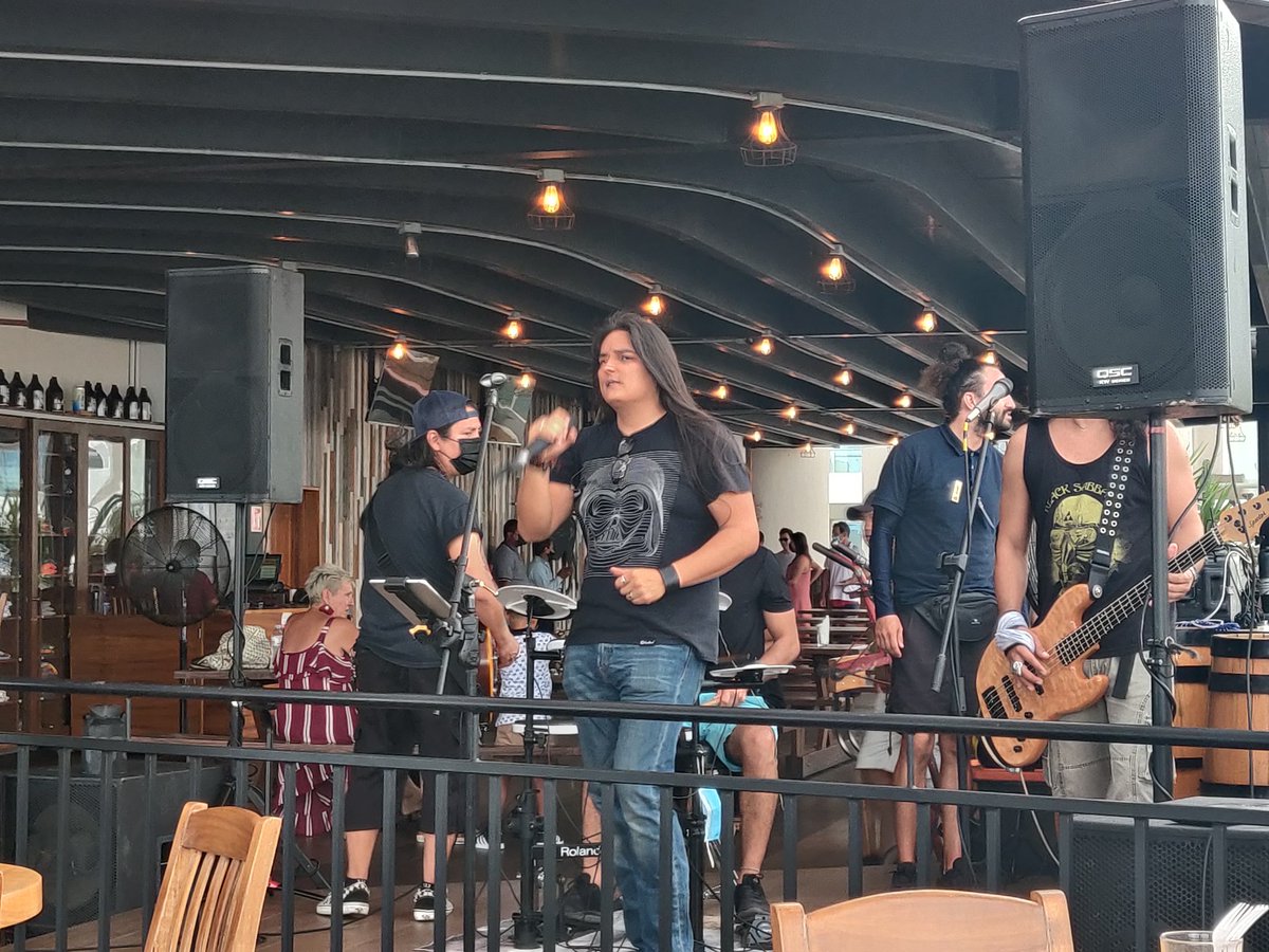 SplashMagWW's tweet photo. live music @BajaBrewing #CaboSanLucas #beer https://t.co/wehZp0VuSP