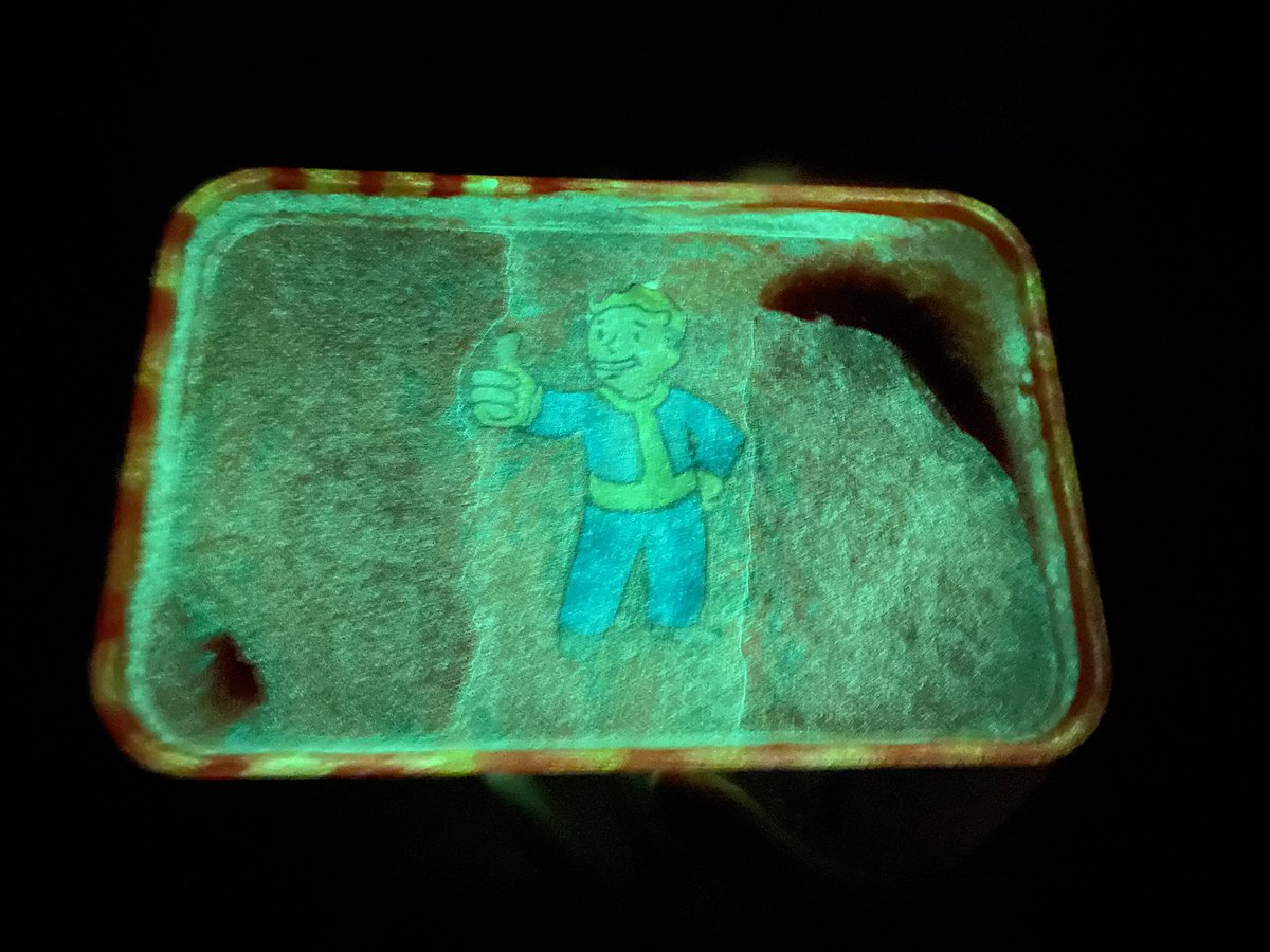 AutisticArtist4's tweet photo. Fallout tray that was ordered!

#fallout #tray #fallouttray #falloutguy #nuke #falloutnuke #rollingtray #resintray #orange #yellow #red #blue #green #art #resinart #resinartist #drawing #artist #autisticartist https://t.co/sj9DkMKnH3