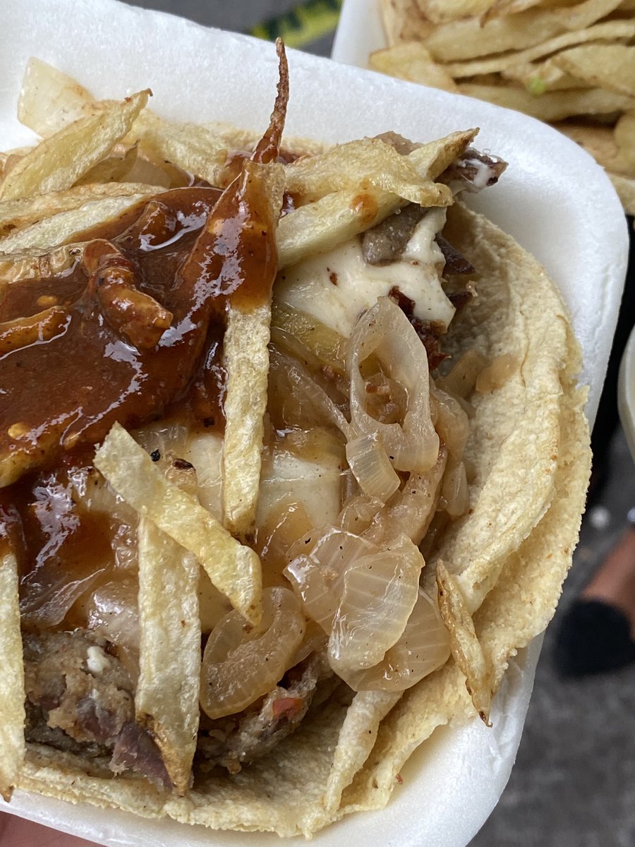 En San Jerónimo, entre 5 de Febrero y 20 de Noviembre, se encuentra una pequeña taqueria en la que suele haber colas y colas; resulta que es Los Papis y por $25 pesos puedes echarte un taco te como este; y yo fui hoy con <a href="/Elbuencomermxx/">ElBuenComerMx</a> … #SoyGordo