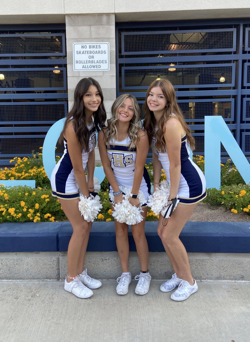 cheer_foothill's tweet photo. CHEERing for a great school year! Varsity 21-22 🤍💙💛 https://t.co/Od1CGZl840