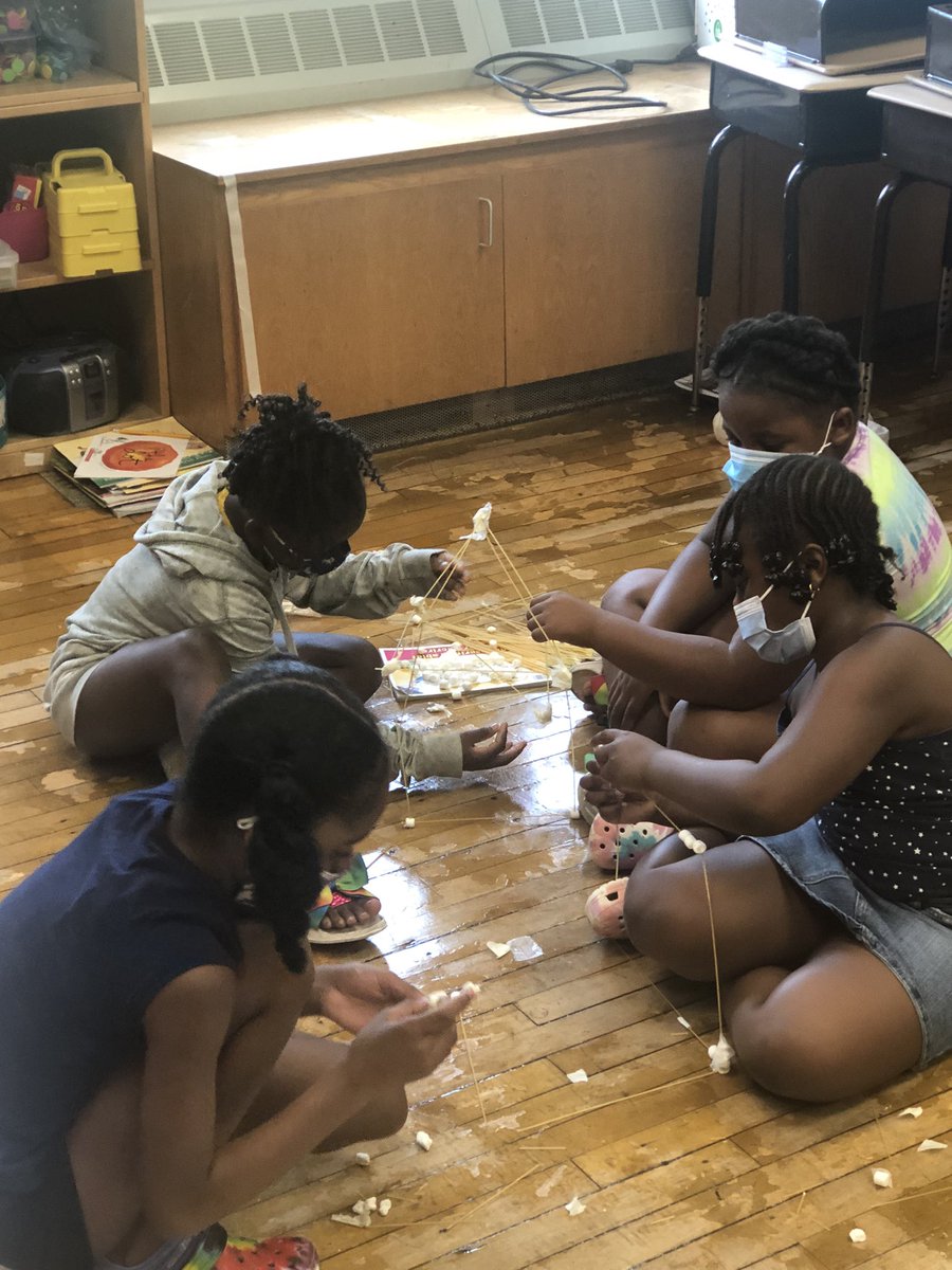 Last week of summer school wrap up. Students in <a href="/MsTimieka/">Timieka Evans</a> class are working together to see who can build the tallest structure. #teamwork  #STEM <a href="/PorterElemSCSD/">Porter Elementary</a> <a href="/SyracuseSchools/">Syracuse City School</a>