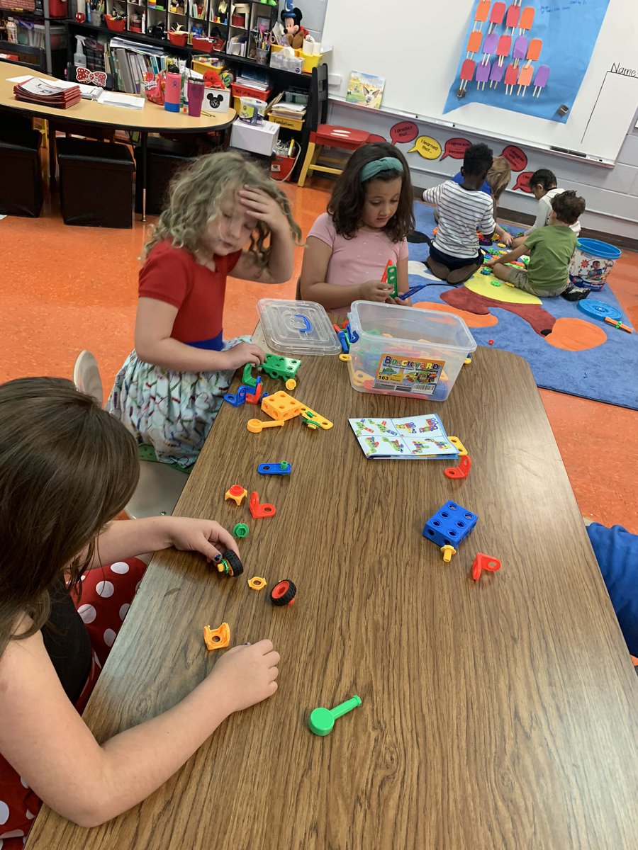 howard_steam's tweet photo. @school_howard 1st graders loved exploring STEAM boxes and can’t wait to dig in deeper with challenges! #STEM #SumnerSTEAM #SumnerAchieves @sumnerstem @co_sumner https://t.co/m0yKgOJ9GE