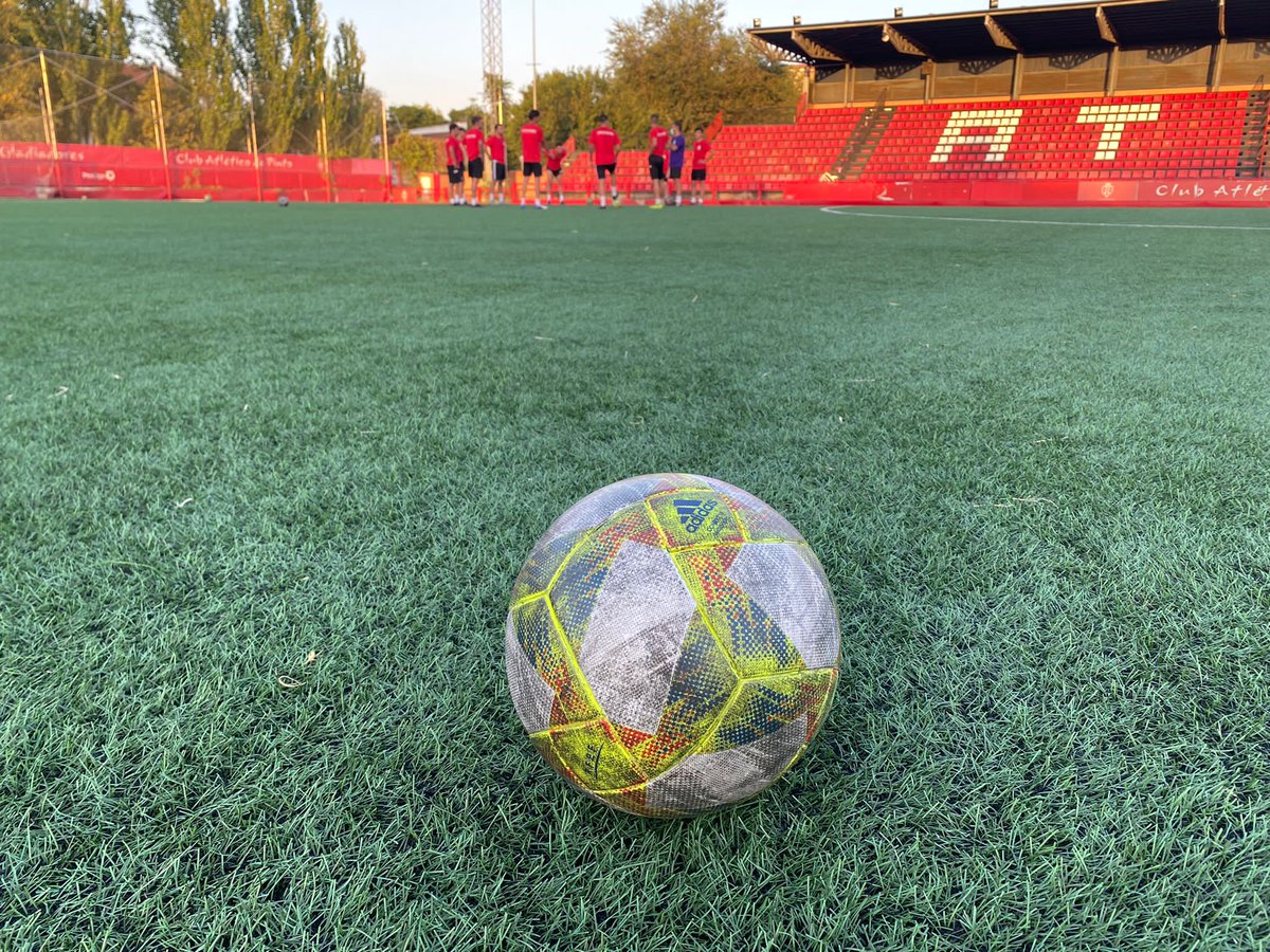 atleticodepinto's tweet photo. ✔ ¡Vuelta a los entrenamientos!

👉 Volvemos a empezar una nueva pretemporada con la ilusión de hacer un gran año 🙌

Primer día de UNIÓN, TRABAJO Y ESFUERZO 

¡Vamos Pinto!🔴⚫ #SomosPinto https://t.co/a5iKxmK3Ol