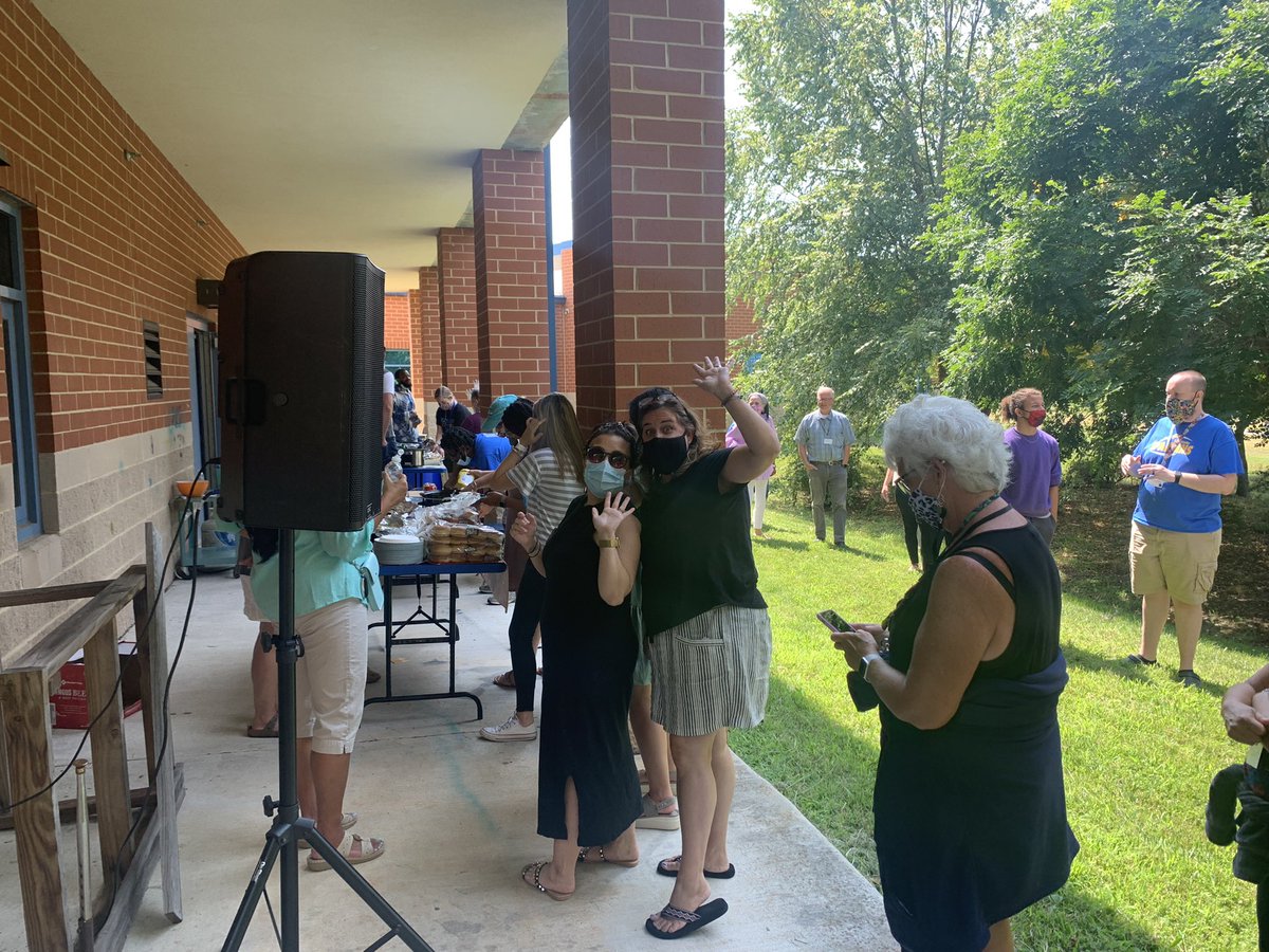 principalMason's tweet photo. I have some amazing folks that I serve.  A great building is made up of great people.  Our tailgate was a success!  Thanks to all of the folks who made this possible.  We are ready to serve kids, build relationships, and learn at high levels!  #WeWillThrive #Together💙💛💙💛💙 https://t.co/fFVcb2Qenk