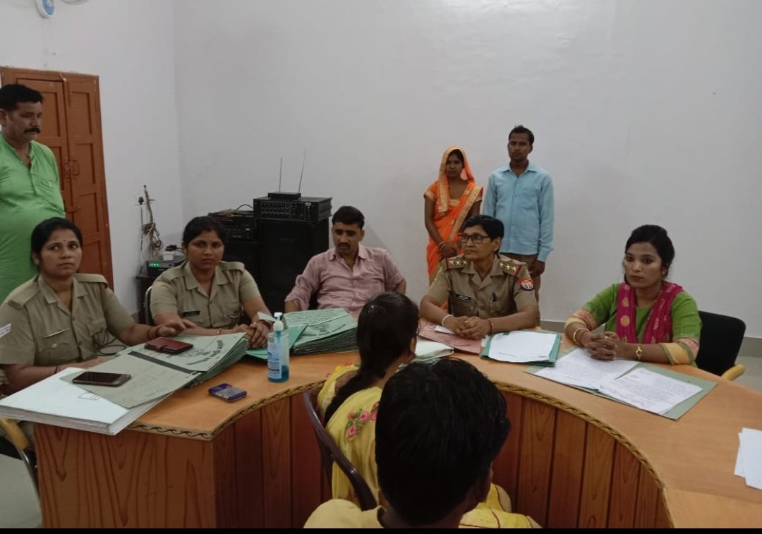 jalaunpolice's tweet photo. पुलिस अधीक्षक जालौन के निर्देशानुसार पुलिस लाइन उरई में आयोजित परिवार परामर्श टीम के सहयोग से 03 परिवारों के समझौते करा कर बिखरने से बचाया गया । https://t.co/1emZgcjMzQ