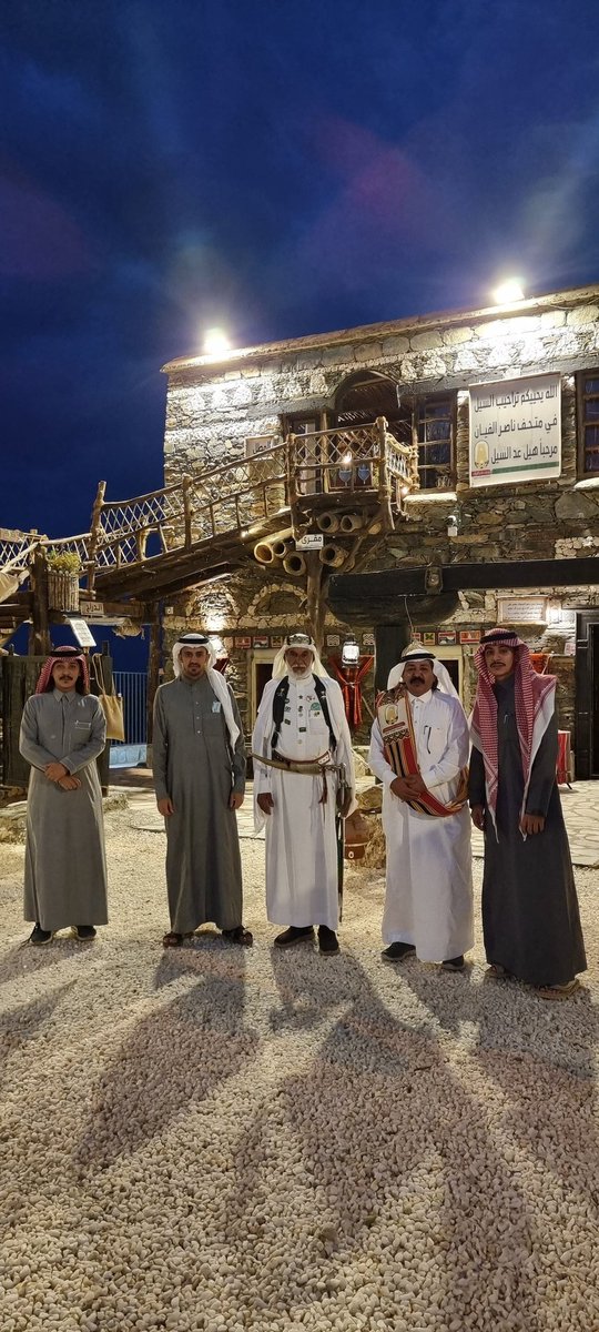 DeerahMuseum's tweet photo. سعدنا اليوم بزيارة متحف الفيان @Alvian_Museum للاستاذ القدير ناصر الفيان @alveanNaser استمتعنا بزيارة هذا الصرح الشامخ الذي يحتوي على تراث قيم ومقتنايات ثمينه ، جهود جبارة يبذلها الاستاذ ناصر وابناءه الابطال للحفاظ على تراث المنطقة ، استقبال وبشاشة وبهجة وتراحيب وعلوم غانمه 🌹🌹 https://t.co/teMDqj7lNB