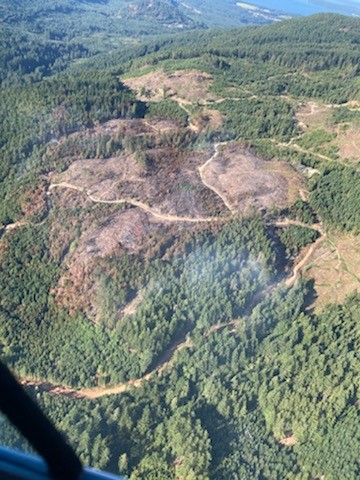 UPDATE: Today, August 9, 2021, resources on southern Vancouver Island’s Copper Canyon fire (V62452, northeast of #DuncanBC) include 46 firefighters including a Parattack crew, 3 helicopters, 4 water tenders and heavy equipment. #BCWildfire