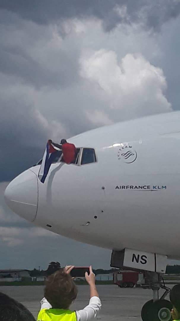 Llegaron los CAMPEONES... Los recibió el Presidente... 'Bienvenidos a la Patria... Bienvenidos a Casa' ... Toda Cuba orgullosa de ustedes. #PonleCorazón #Cuba #Tokyo2020