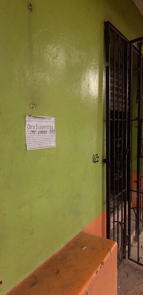 Paullop4's tweet photo. @MunicipioOaxaca  mira tus inspectores poniendo sellos en la pared en vez de la puerta.
Y la obra sigue... belisario esq emiliano zapata https://t.co/7xd2GQzQtS