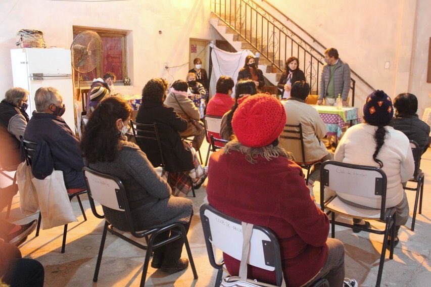 matiasposadas's tweet photo. Gracias Olguita, presidenta del club de Abuelos “Nuestra Señora del Rosario” de barrio Municipal por invitarnos.

Con nuestros adultos mayores hablamos sobre las actividades que realizan y sus proyectos. Cuánta alegría me da saber que ya están vacunados!! 💪🏼❤️

@ganasaltaok https://t.co/tSkDgbwpRi