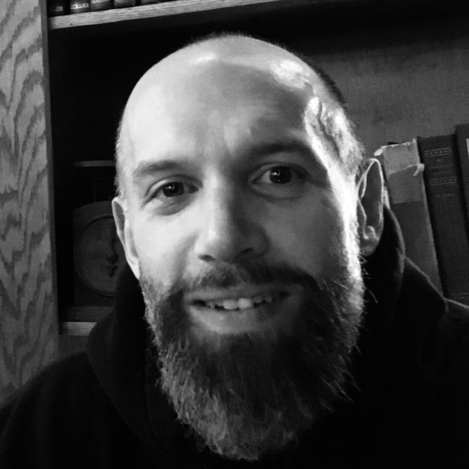 We spoke to James Edward O’Brien ( @UnagiYojimbo ) , whose short story, “Overseer of Plastics” unveils the dark underbelly of humanity with comedic glee...

distantshorepublishing.com/2021/08/09/unc…

#scifibooks #writingcommunity