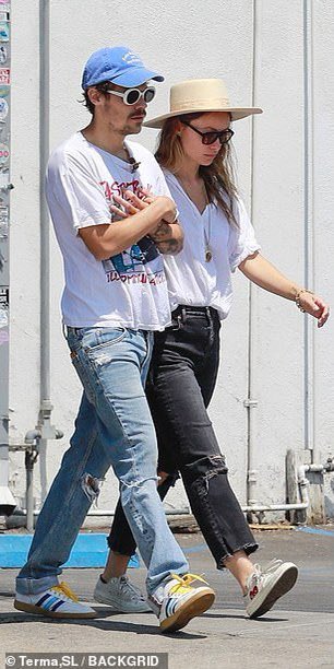 HSInfomidia's tweet photo. 📸| Mais de Harry e Olivia Wilde em LA, recentemente! https://t.co/klN8unLmQi