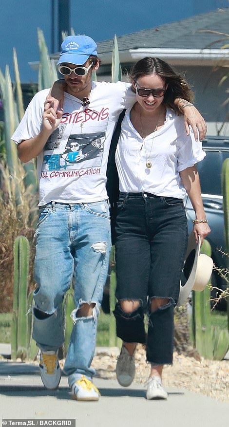 HSInfomidia's tweet photo. 📸| Harry e Olivia Wilde em LA, recentemente. https://t.co/yX7rkako56