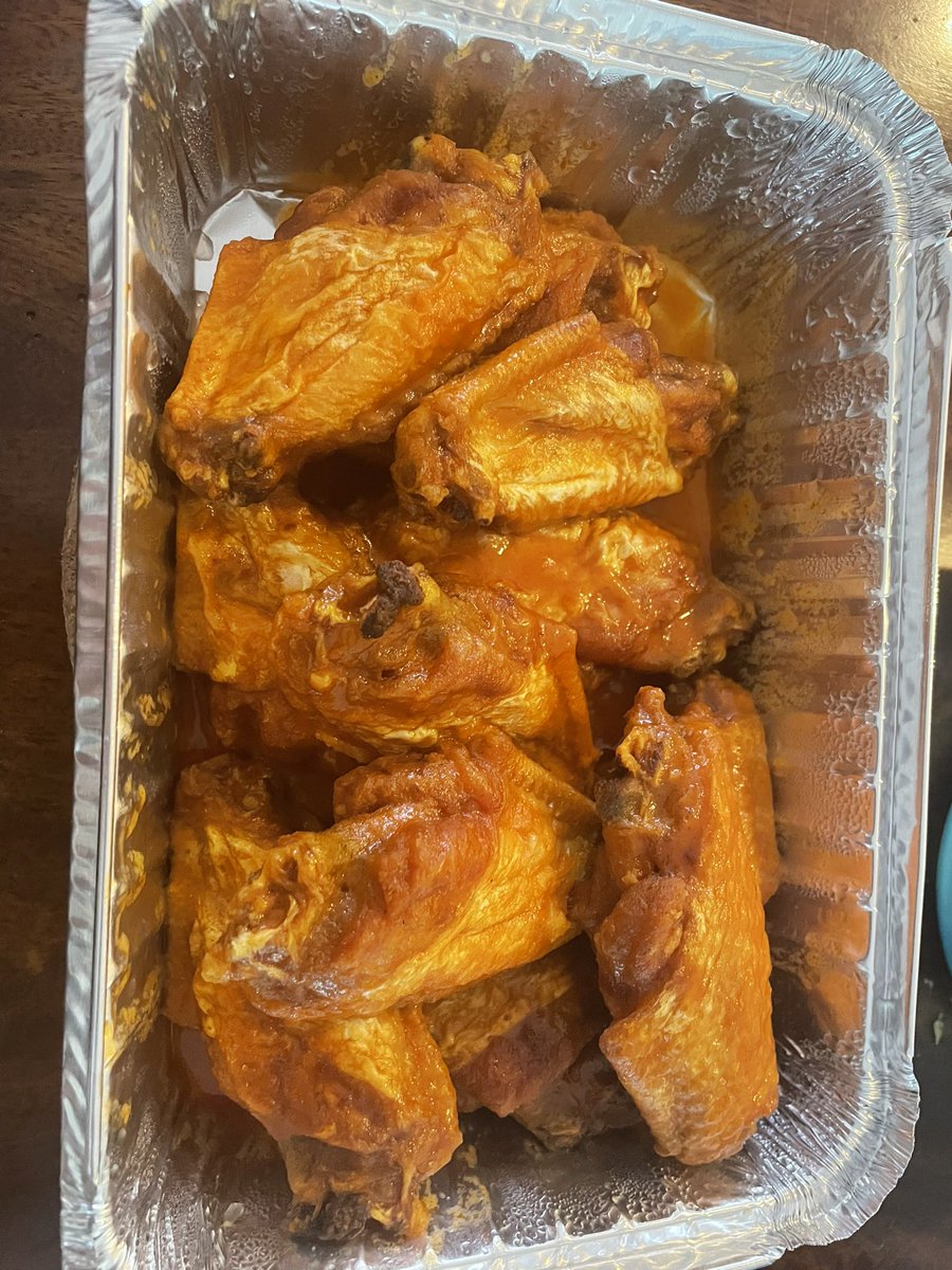 MikeClayNFL's tweet photo. Who is with me on #TeamAllFlats ? @SlidersGrillBar https://t.co/znUT9zpZA5