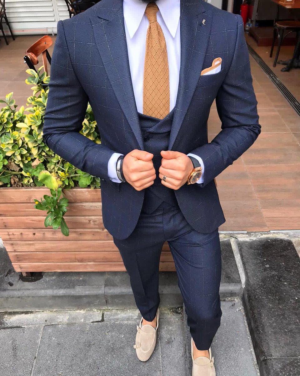 SMOKIN GIYIM 👉
Slim fit italyan kesim takım elbise
Ceket yelek pantolon/ 550 TL 
#fashion#style#mensclthing#mens#shopping#menfeed#suits#suitstyle#takımelbise#erkekgiyimmodası#damat#damatlık#gelinlik#düğün#ceket#pantolon#gömlek#ayakkabı#buyukbedenelbise