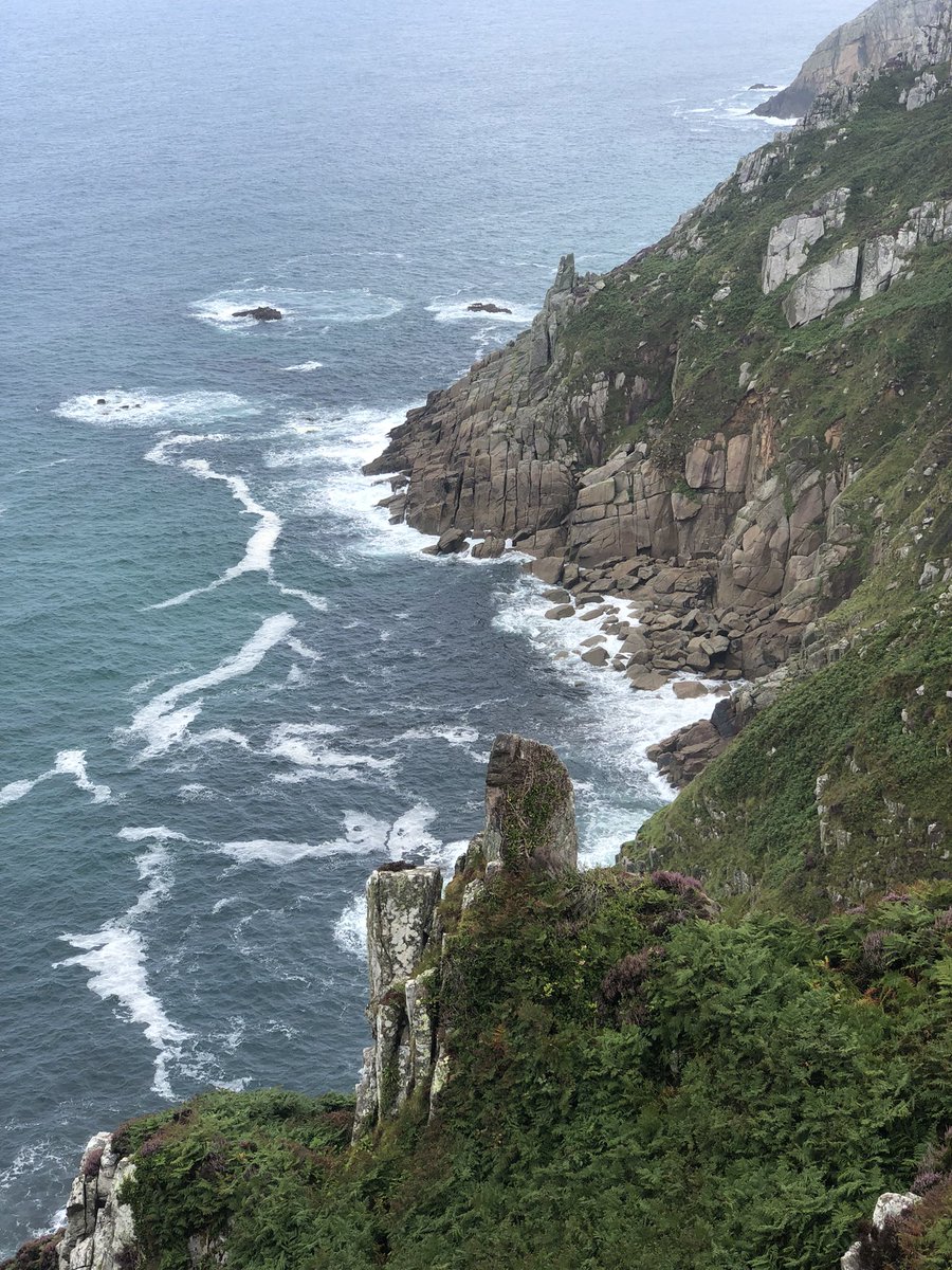 Beautiful part of the word even if my running didn’t feel that way. I know understand why so many people choose to live down here. Day 1, ✅ 
#end2endtrail #runlonger #pyllonultra