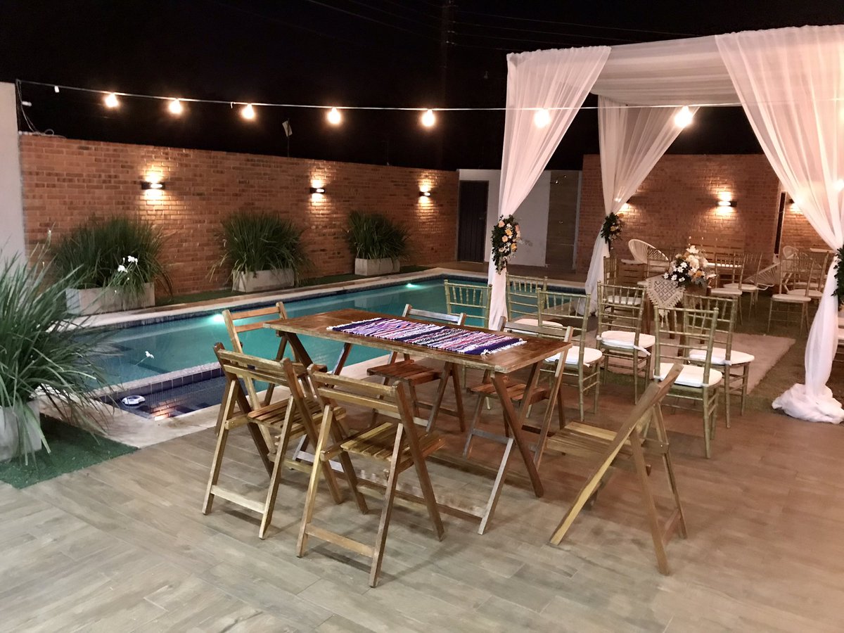 lagianellapy's tweet photo. 💫 Hermosa boda para 70 lugares que ambientamos este finde 😍
.
La combinación rústica de los box de palets, sillones de cable y juegos de mesas con sillas plegables son geniales👌
.
Tienen algunos futuros esposos que aun no se animan para @ ? 😅
.
Gracias por los RTs #LaGianella https://t.co/VYVmNpEEOf