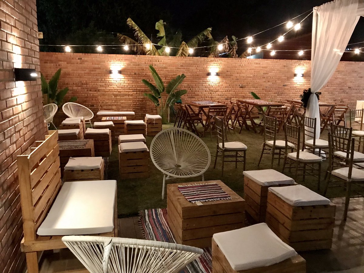 lagianellapy's tweet photo. 💫 Hermosa boda para 70 lugares que ambientamos este finde 😍
.
La combinación rústica de los box de palets, sillones de cable y juegos de mesas con sillas plegables son geniales👌
.
Tienen algunos futuros esposos que aun no se animan para @ ? 😅
.
Gracias por los RTs #LaGianella https://t.co/VYVmNpEEOf