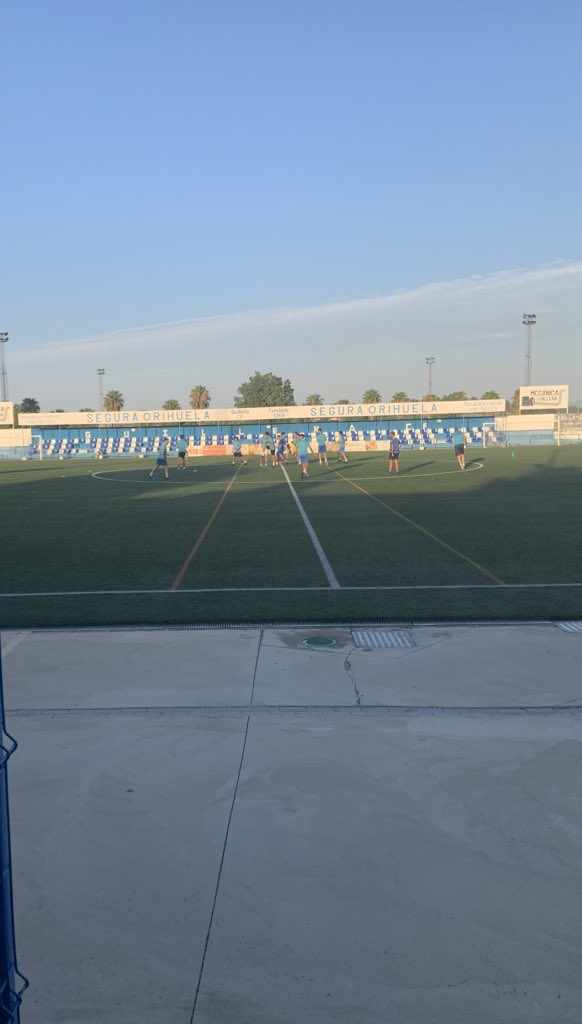 franbernal82's tweet photo. Ya te echaba de menos...⚽️        Nueva pretemporada, nueva etapa, nuevas ilusiones, buena toma de contacto, gran grupo, sentando los cimientos de la temporada. Disfrutar compitiendo, crecer juntos, unidos. @GuillenaCF1969 #Volverailusionarse 🔵⚪️🔝⚽️ https://t.co/ybKe4mDoOH