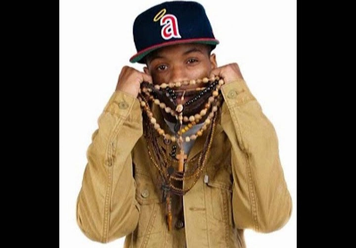 _KeeManDiNGO's tweet photo. let's take a moment to acknowledge the progression of @torylanez ☂️ from wooden beads to heavy ice.
through controversy and acclaim our man has kept his eye on the prize and delivered every time.
#OneUmbrella #SwaveNation https://t.co/p6MN7iQCVY