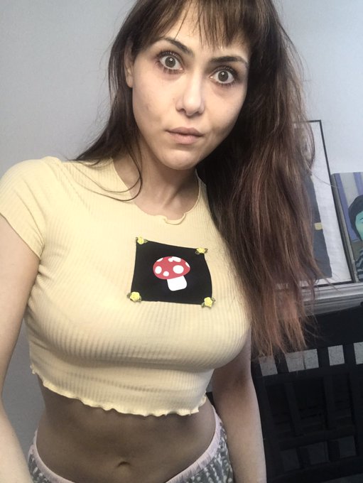 It&rsquo;s the 9-5 life. Actually no. It's probably the lack of photoshop.   How do you like the mushroom top<a href="/tag/newprofilepic"class="tags"><span>#newprofilepic</span></a>