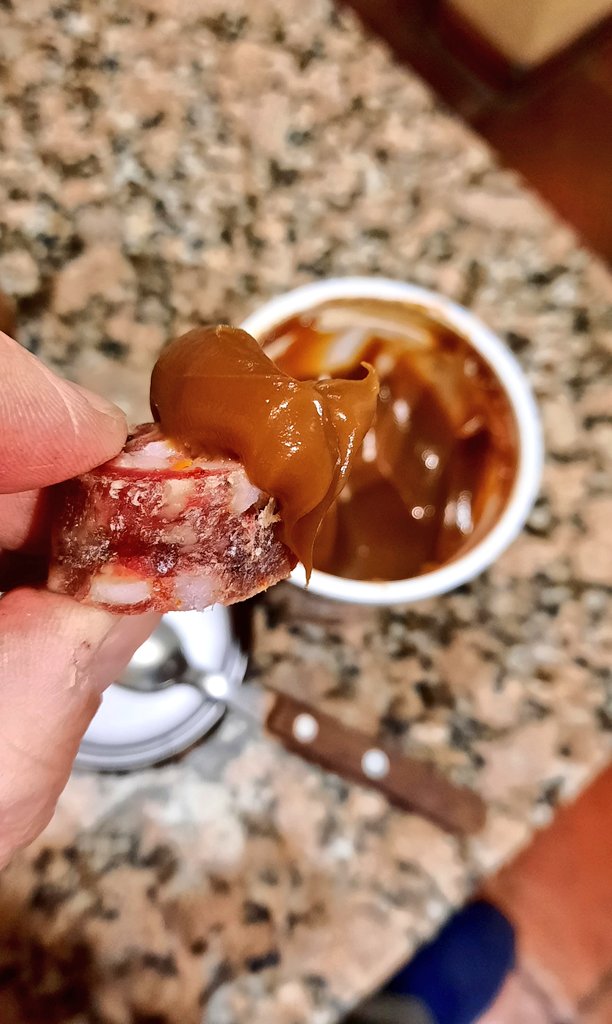 DRServAgro's tweet photo. Despues de un dia agitado nada mejor que un buen chorizo seco con Dulce de Leche. https://t.co/aCybehdQWQ