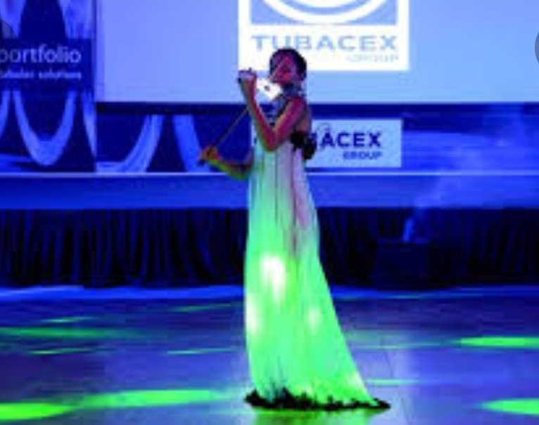 TubacexW's tweet image. Estamos en verano.... Y como se lo montan en Dubai. 
Muy a nuestro pesar, nuestro "show" es otro. 
Nuestros derechos los quieren convertir en gastos para millonarios... y no lo vamos a permitir!!!