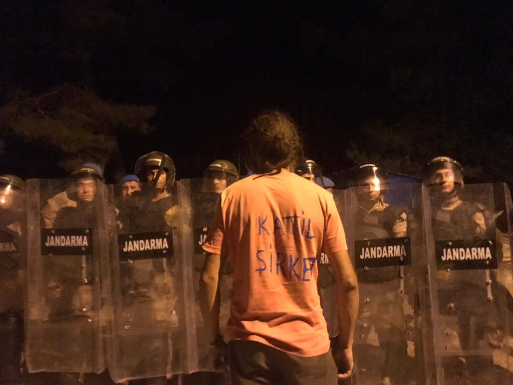 🆘 #AkbelenOrmanı ‘nda kolluk kuvvetleri nöbet tutan köylüleri ve alandan zorla çıkartıyor.

Bölge halkı acil destek talep ediyor. 

Tweet'i yaygınlaştıralım. 

#AkbelenOrmanınıTerketmiyoruz