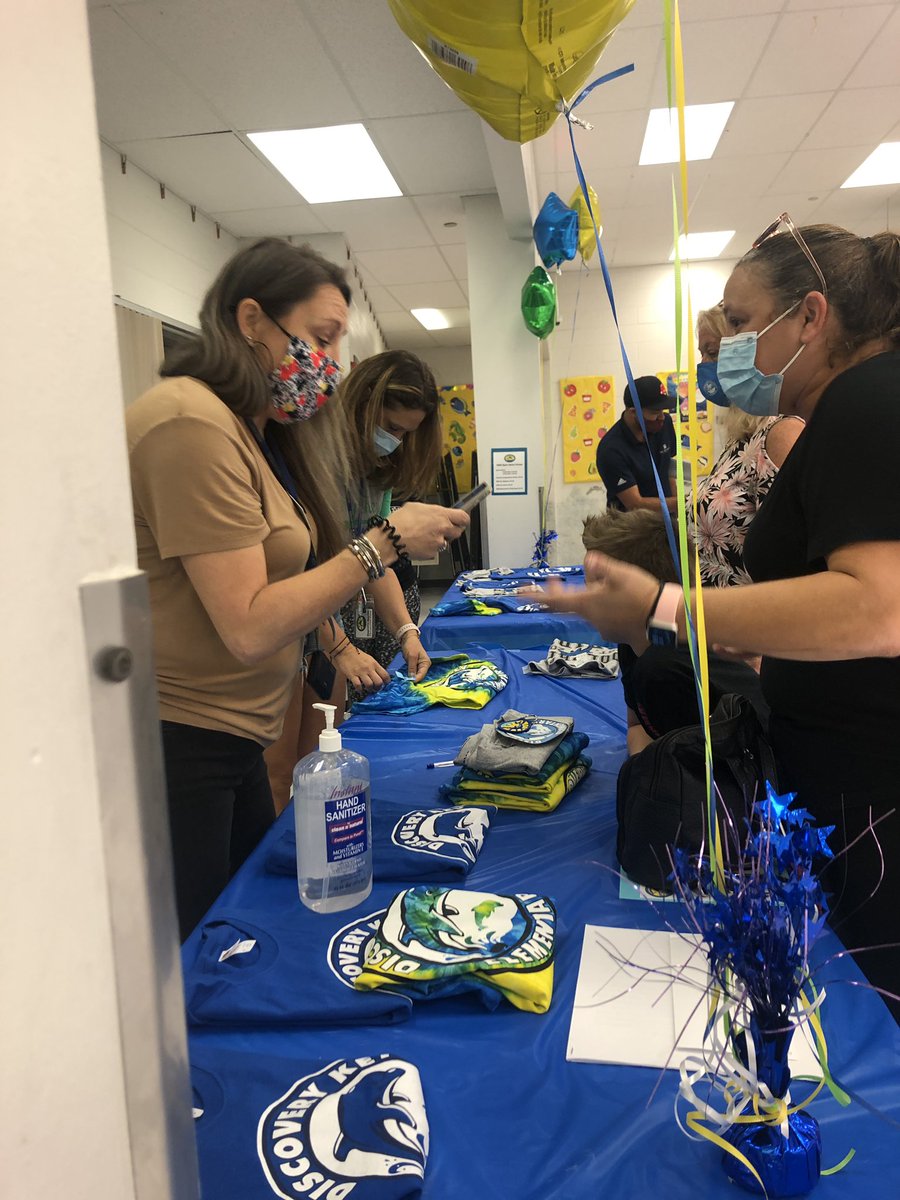 Discovery Key El (@discoverykey) on Twitter photo Meet the teacher was a success! It was so great seeing all of our families! <a href="/CathyLewisclc/">Cathy</a> <a href="/MrsGreen1997/">Vivian Green</a> <a href="/nicoleblackpbc/">Nicole Black</a> Meet the teacher was a success! It was so great seeing all of our families! <a href="/CathyLewisclc/">Cathy</a> <a href="/MrsGreen1997/">Vivian Green</a> <a href="/nicoleblackpbc/">Nicole Black</a>