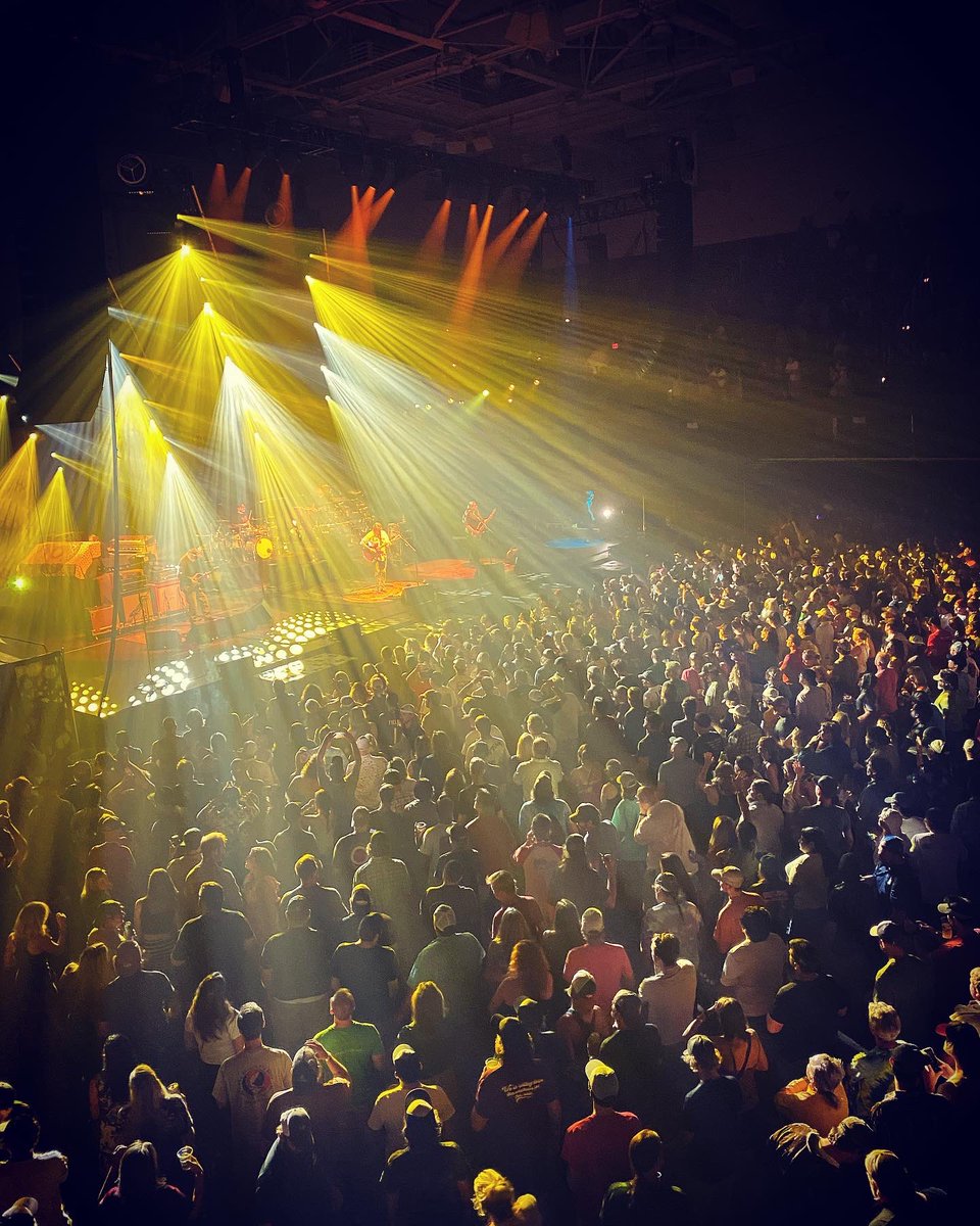 lisamckale's tweet photo. The boys 🐶 first run @widespreadpanichq #asheville. Good to be back JB… kiss the mountain air we breathe 🐶🍺🎸 #pursepretzel #ashevillepanic #widespreadpanic https://t.co/V7PCtIuncE