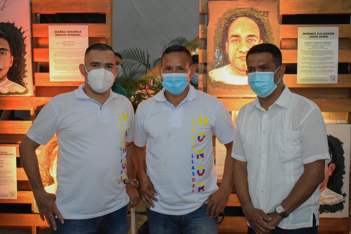 aplostr3s's tweet photo. "LAS HUELLAS DEL HONOR" exposición artística en homenaje a los héroes de la patria. Acércate y conoce sus rostros e historias de vida. 

📅 Del 7 al 22 de Agosto
📍Alamedas Centro C.C.

Organiza: @aplostr3s @WRSmonteria @CrJuanJGuzman @ArmadaColombia #Brigada11 @alamedascc https://t.co/HLlyUuaZhB