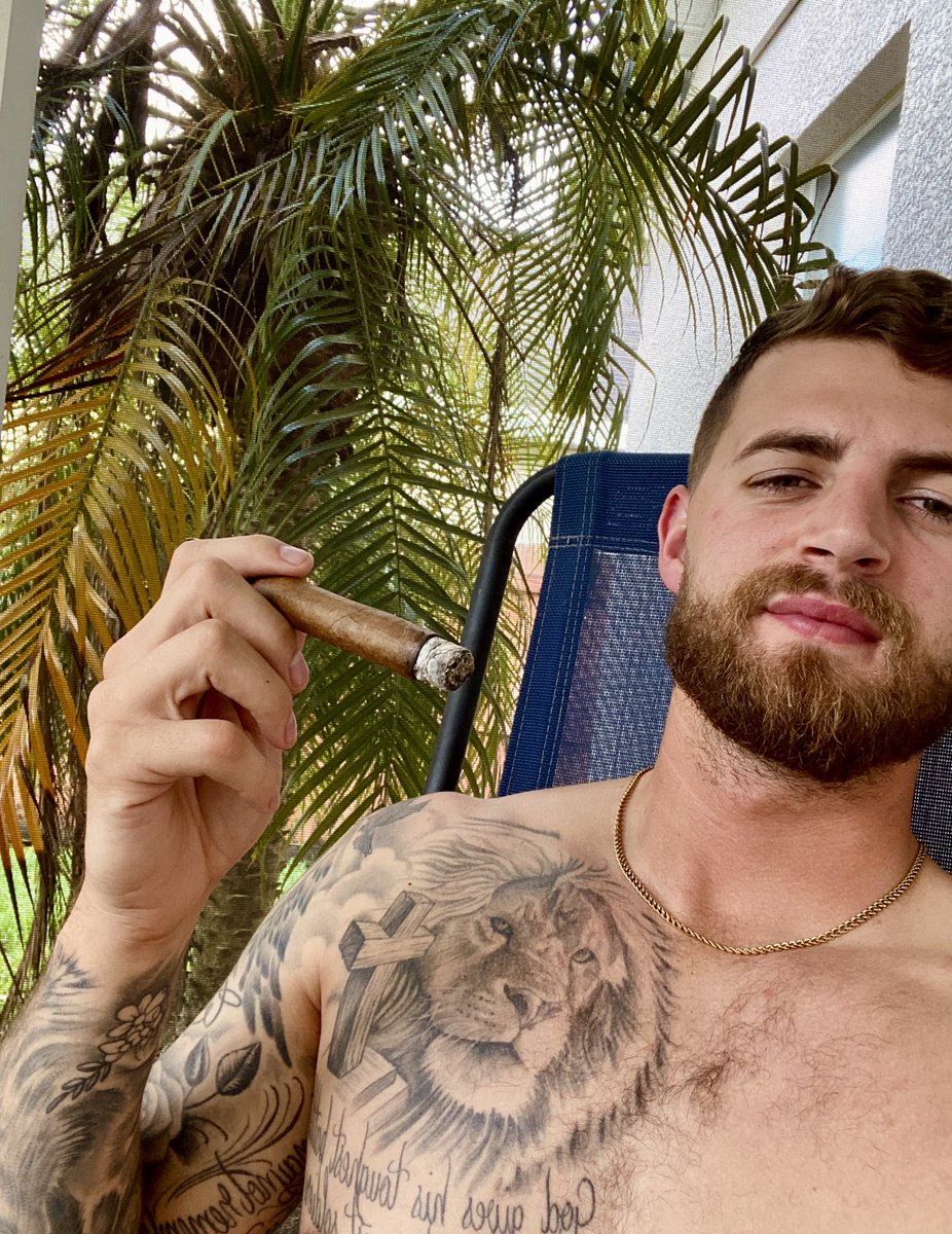wtadams_deca's tweet photo. Don’t mind if I do. 🥃🌴 https://t.co/i30vv4vCD8