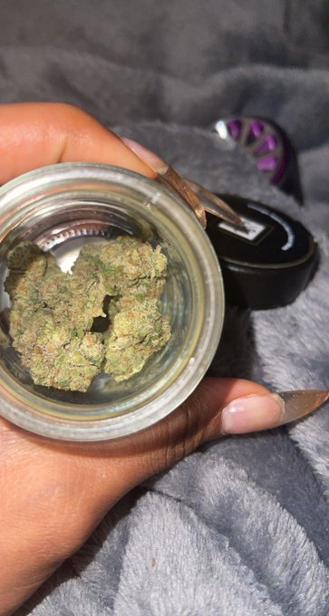 Currently .  . . . Shady Apples 33.89% THC  Smooth AF🌬 https://t.co/dpZLUHiJ3V