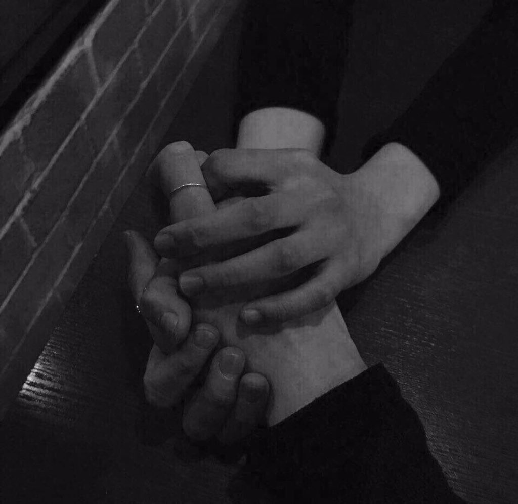 7opbi's tweet photo. "من يريدك في حياته يعرف تماما كيف يحافظ عليك🖤." https://t.co/7ub1B4cone