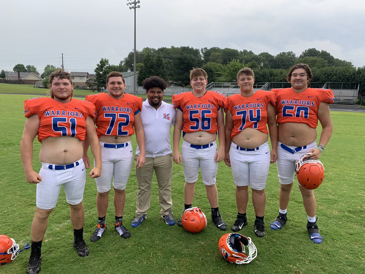 CoachTankSw's tweet image. Year 3 Head Varsity Offensive Lineman Coach! #GutsOut