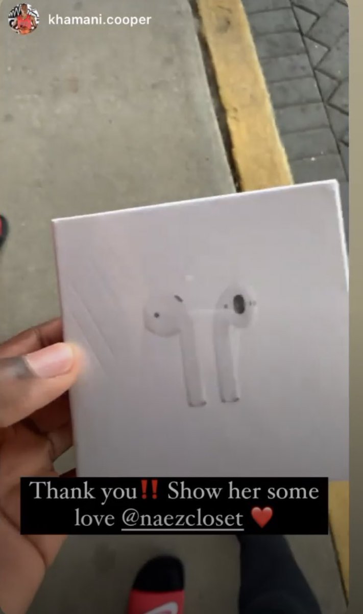 dabratnaaee_'s tweet photo. yall betta get these airpods while you can im almost sold out ! https://t.co/DRT9FmecGM . you cant miss a deal like that pooh ! only a few left ! ❤️❤️❤️ https://t.co/J78KjPYE0e