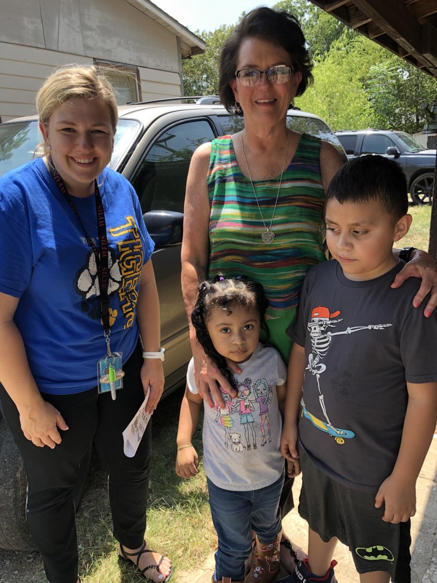 DMcRaeFWISD's tweet photo. D. McRae's fabulous teachers, visited homes this afternoon to invite students to our Meet the Teacher Night this Friday.  Look at the smiles on those faces!

#TigerPride #YouBelongHere #CommunityPartnership @FortWorthISD #InsideFWISD @penaraul @CherieW29183396 @auraangel05 https://t.co/W3oUYlJHEW