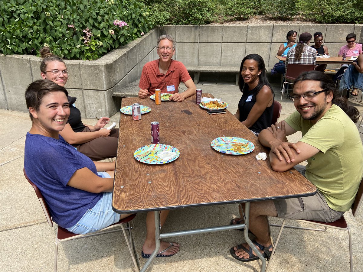 KBSLTER's tweet image. A great lunch today with members of the Black Ecologists Group, organized by @drnyc_awe! Thanks to @nickmhaddad for being such a great host and to all the @KelloggBioStn scientists who joined us! #msukbs
