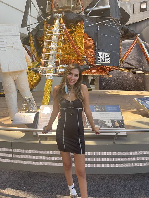 here&rsquo;s a wholesome photo dump of me :) https://t.co/WMLO6TCxqh