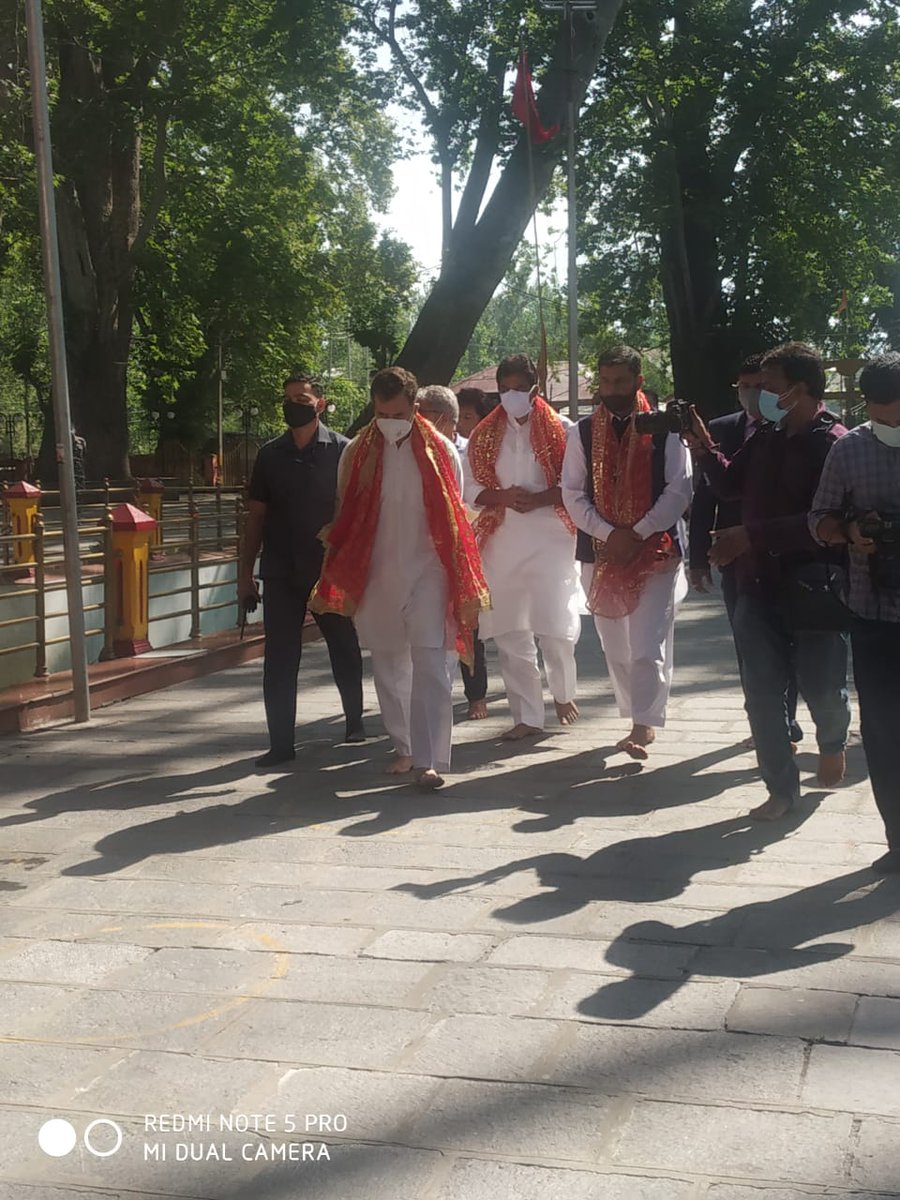 ashraf_wani's tweet photo. After praying in #kheerbhavani temple @RahulGandhi visited on foot to sufi shrine of #babahyderi in #tulmulla which was traditionally done by #Indraghandi in #Kashmir @aajtak @IndiaToday https://t.co/U13QRoqhGx