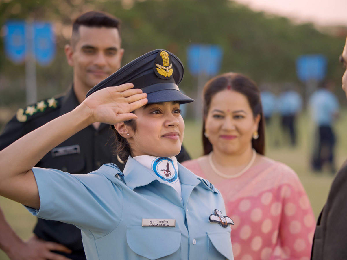 はるさー 72lab オススメ映画 グンジャンサクセナ 実在するインド空軍の偵察ヘリ女性パイロットの半生を描くインド映画 Netflixで軽い気持ちで見始めたが主演女優や俳優陣の素晴らし過ぎる演技とテンポの良いストーリー 緊迫の戦闘シーンに2時間飽きること