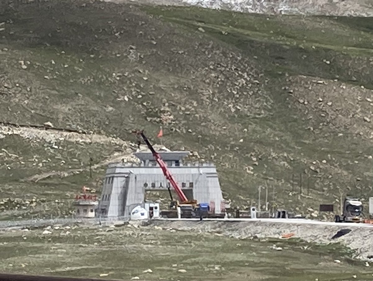 mimochilamepesa's tweet photo. Khungerab Border. Es la frontera entre Pakistan y China a 4800 m de altura. #mimochilaenpakistan #lastplaces https://t.co/ulu9BflZxP