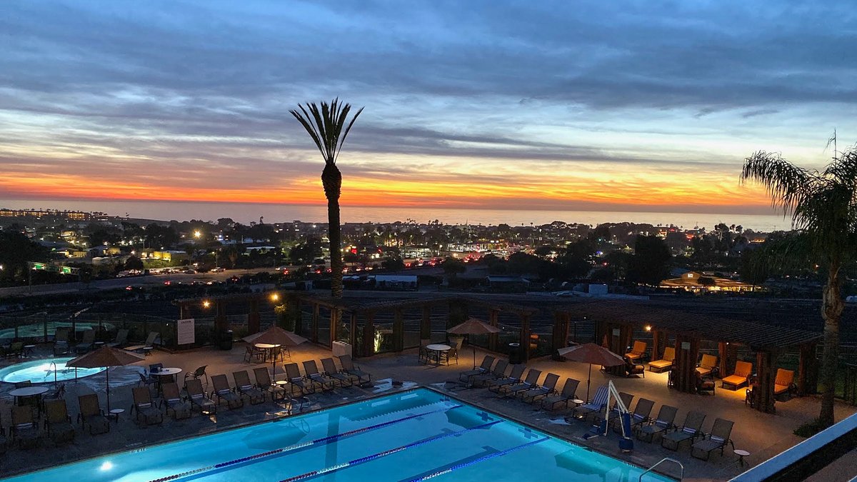 TheCassara's tweet photo. We hope your week is as beautiful as this coastal sunset view. ❤️
.
#WeAreHilton #TapestryCollection #thecassaraexperience #VisitCarlsbad https://t.co/diL6KdVG5q