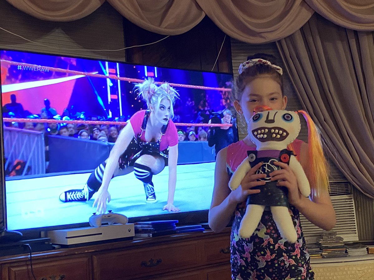 kelhuntand's tweet photo. Alexa and Lily’s biggest fan!!!! My Abbie loves you both!!! @AlexaBliss_WWE https://t.co/zHChpZVLDb