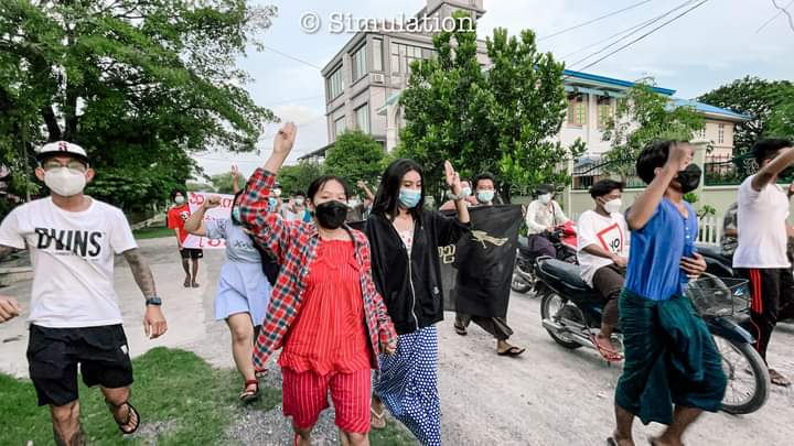 NEON70026157's tweet photo. Mandalay youth revolutionary coalition forces marched on the streets and gave speeches calling for the end of the military dictatorship.
LEGALIZATION OF NUG #Aug10Coup 
#WhatsHappeningInMyanmar https://t.co/R7hdZQwIQh