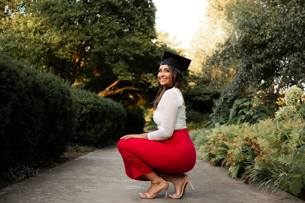 CoachTreee_'s tweet image. I am happy to say that this past Friday I graduated with my Master’s degree in Athletic Administration from the University of Cincinnati! I have also accepted an Assistant Athletic Director position at Purcell Marian HS! Excited for  what’s to come! 🙏🏼

#FirstGenGrad #MASTEREDit