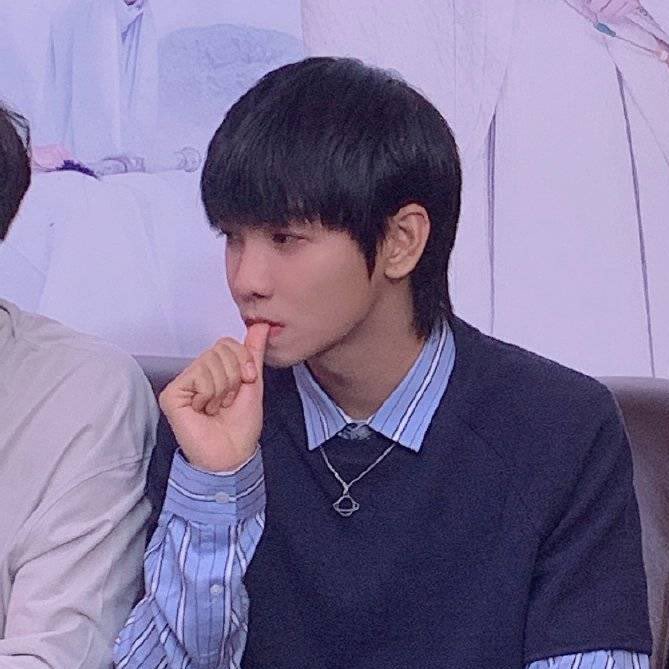 crowaging's tweet photo. 정번성 아기짓하지마 https://t.co/tvnGAm98nk