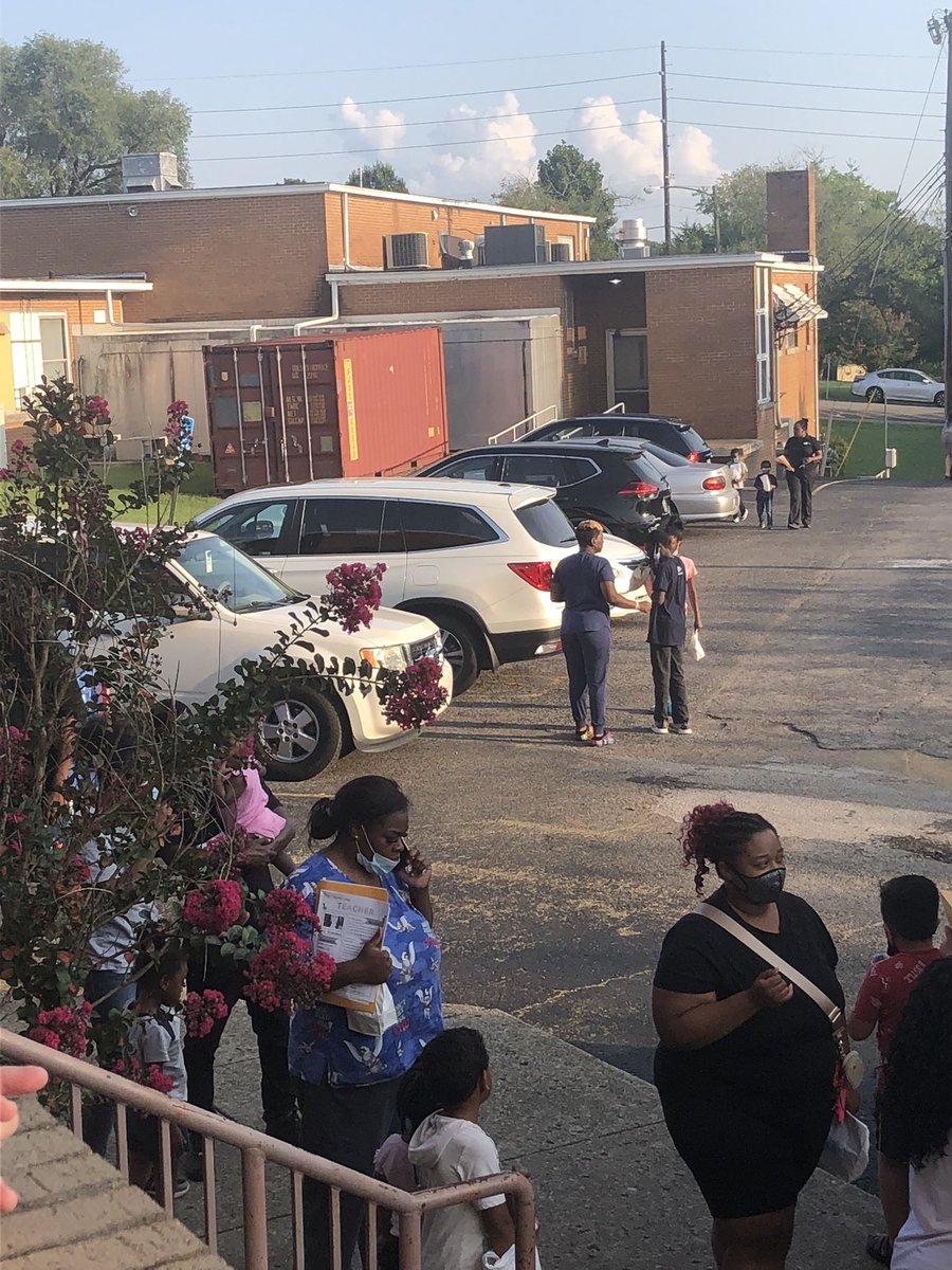 JGibCares's tweet photo. Meet and Greet @BellshireEagles 

@CISTennessee always got the Kids !
@RenitaPerry2 @CISNational https://t.co/rTADpntqSr